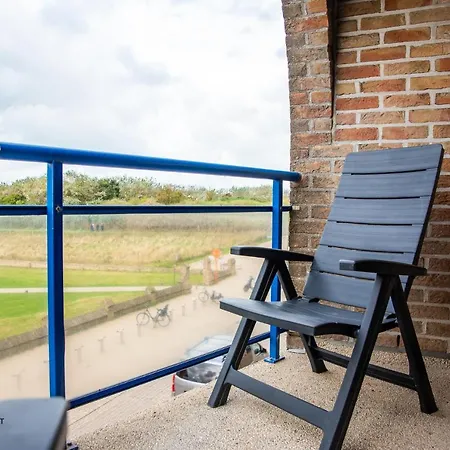 Apartment With A Beautiful View, Close To The Beach 公寓 *